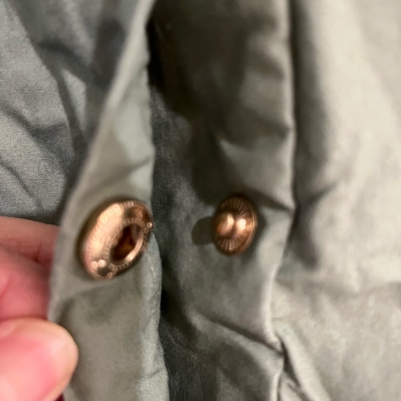 NWOT Forever 21 green lightweight coat size medium with gold hardware - Picture 10 of 11